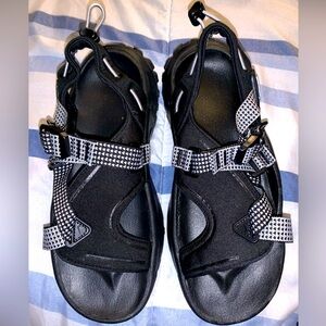 Nike oneonta Black and White Sandals